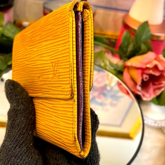 Louis Vuitton Yellow Epi Wallet - Picture 4 of 12